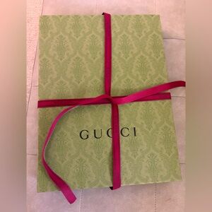 Gorgeous GUCCI box and ribbon